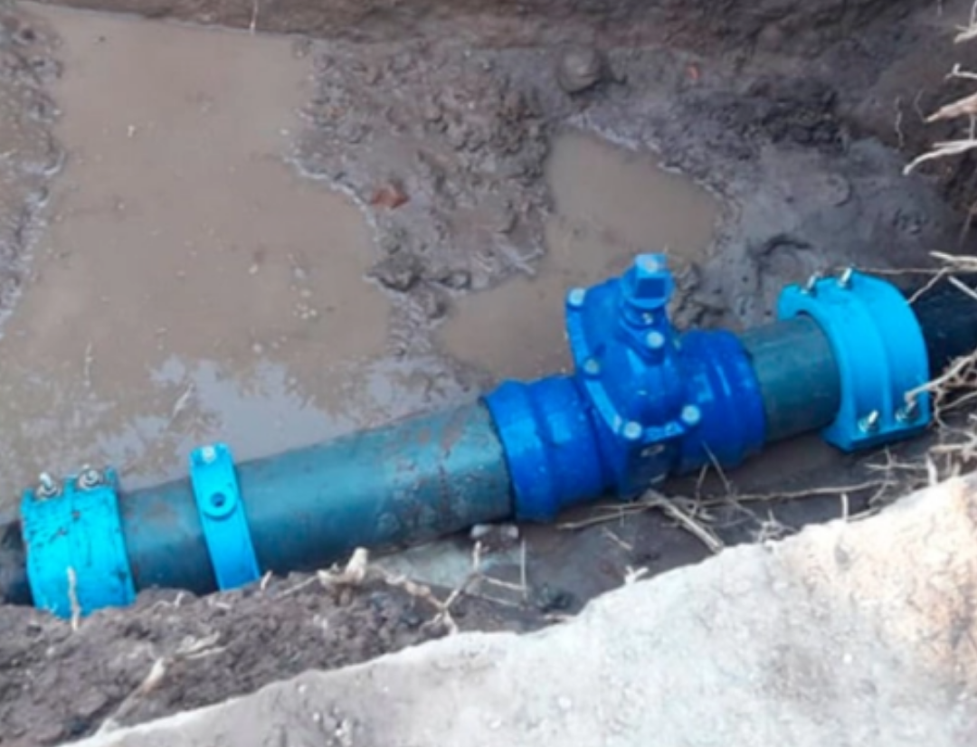Reparan caño de impulsión de agua en avenida Ramírez y podría haber baja presión en Paraná