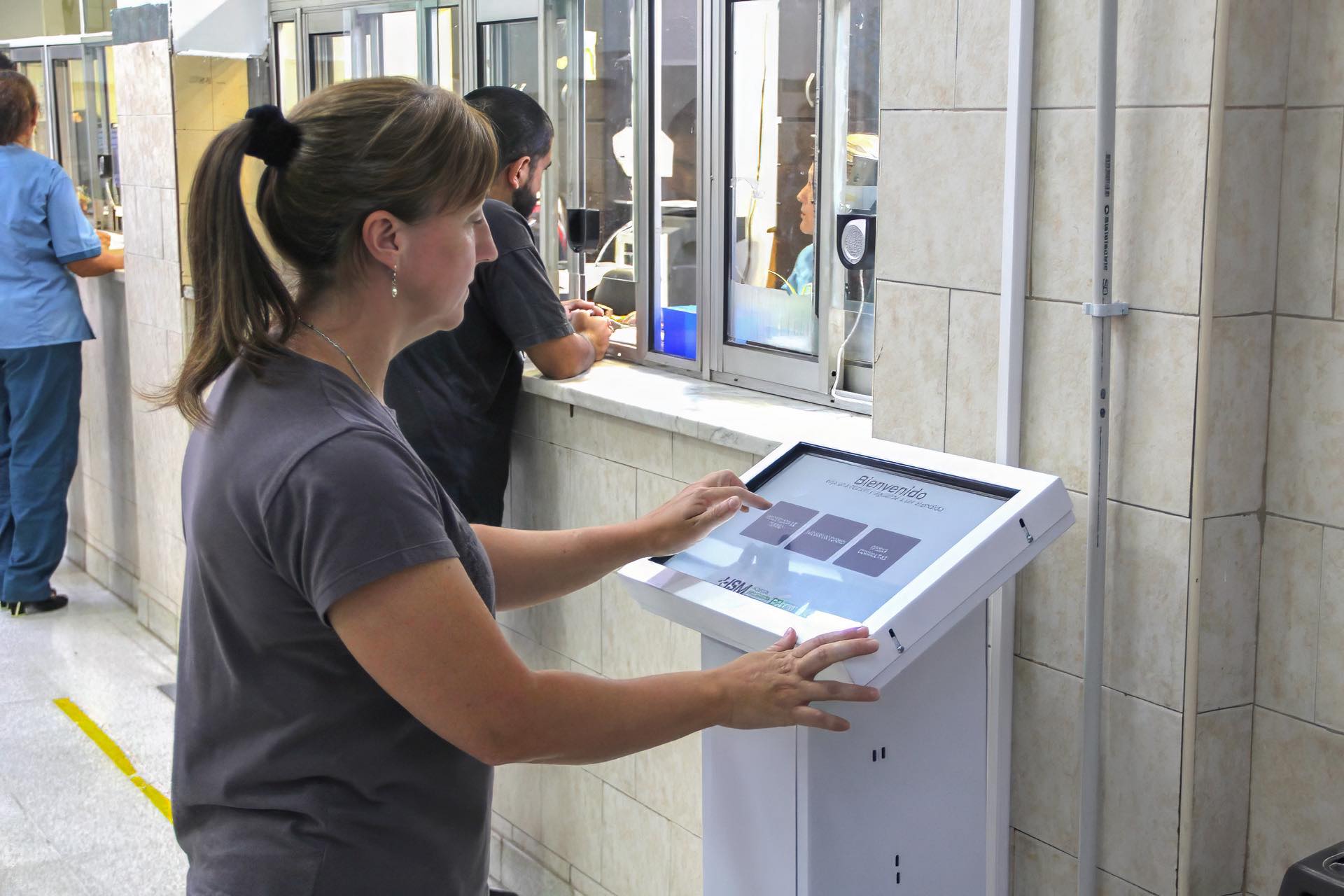 El Hospital San Martín incorporó tótems de autogestión para optimizar la atención presencia