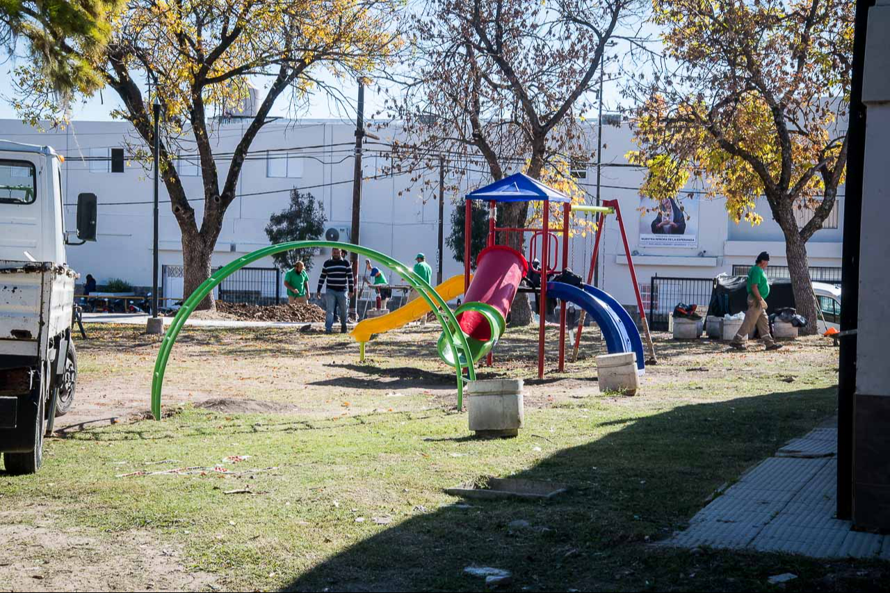 Barrio Mariano Moreno: La Municipalidad recupera la Plaza Primera Junta